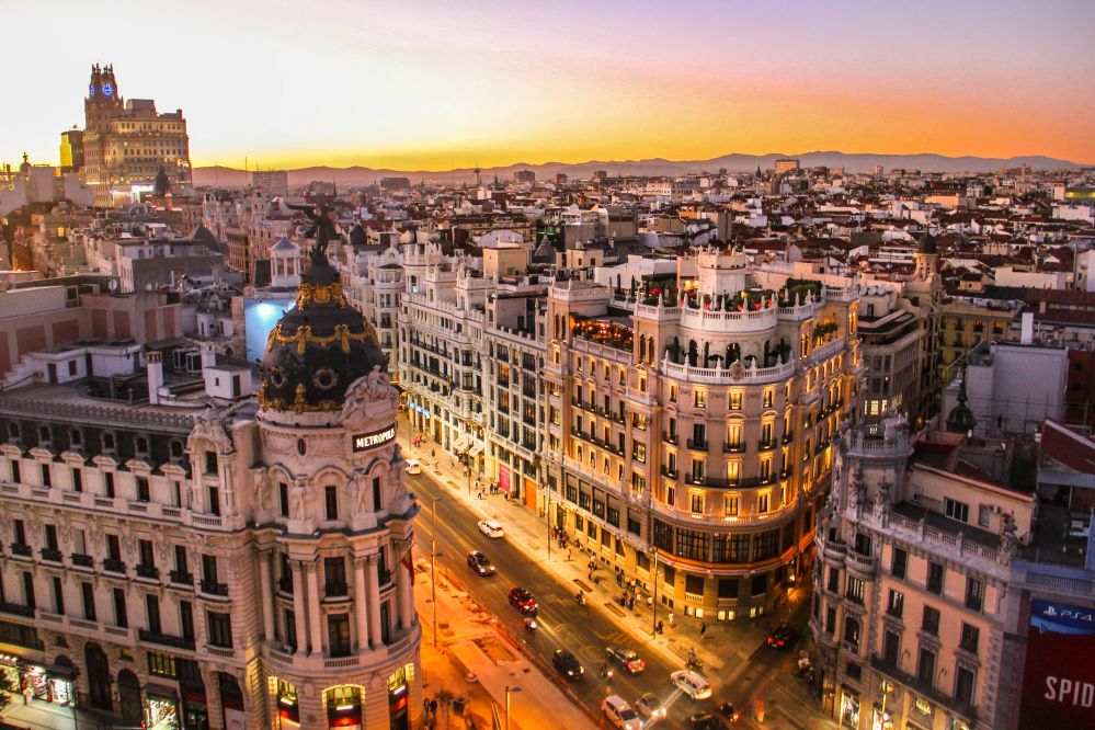 imagen de visita panoramica de Madrid medio dia en privado (minivan + guia local )