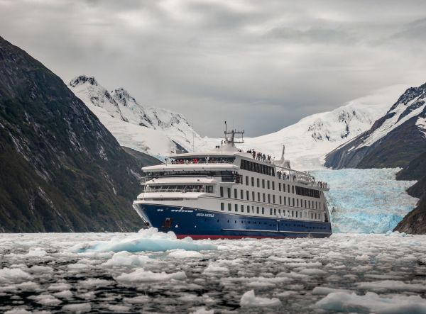 Navegación por los fiordos de Tierra del Fuego a bordo del Crucero Ventus Australis con 50% dcto.
