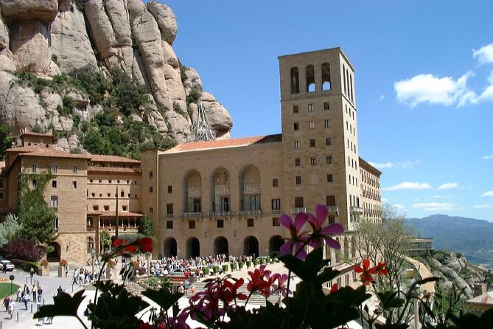 Imagen de Excursión de Día Completo a Montserrat, Girona y la Costa Brava