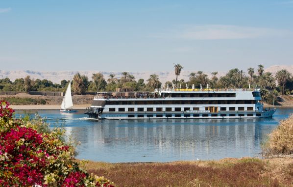 Eclipse en El Cairo con crucero por el Nilo (Luxor - Asuán) - Agosto 2027