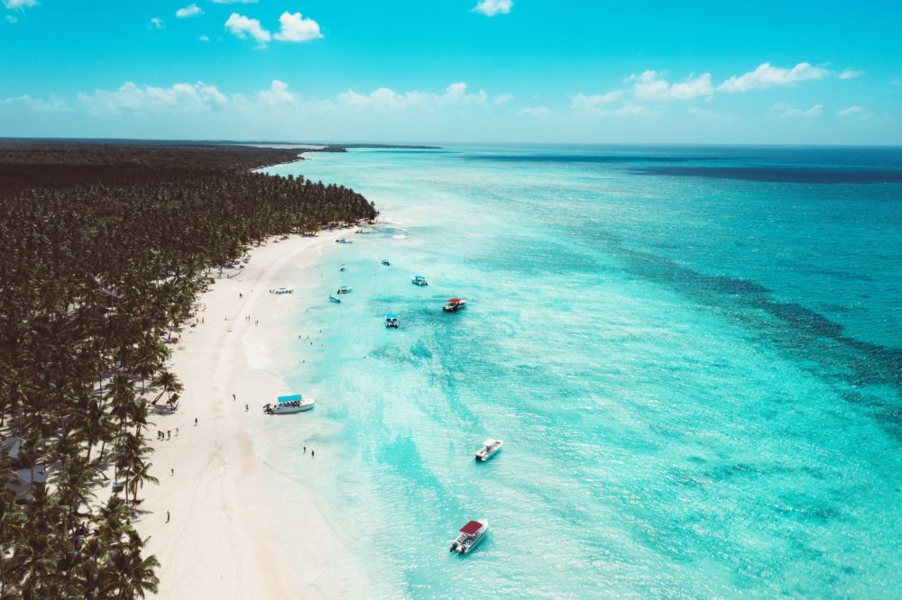 Imagen de excursión a isla saona en catamarán con almuerzo y recogida opcional