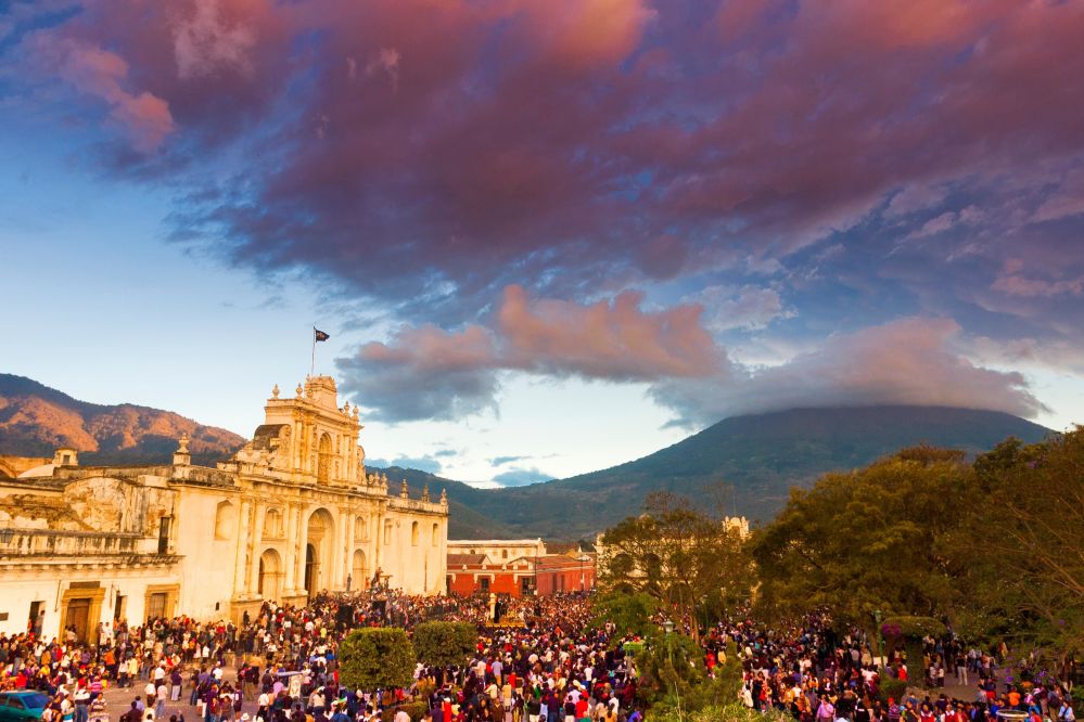 imagen de City tour por Antigua Guatemala y asistencia a las celebraciones de Semana Santa