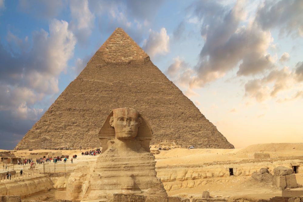 imagen de Visita a las pirámides de Giza, el Instituto del Papiro y el Museo Egipcio
