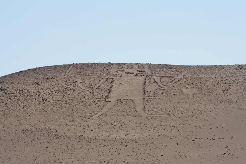 imagen de Visita a las salitreras, el oasis de Pica, los geoglifos de Pintados y La Tirana