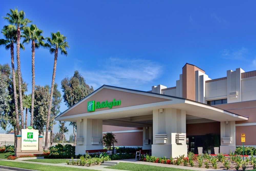 Holiday Inn & Suites Anaheim (1 Blk/Disneyland®), an IHG Hotel