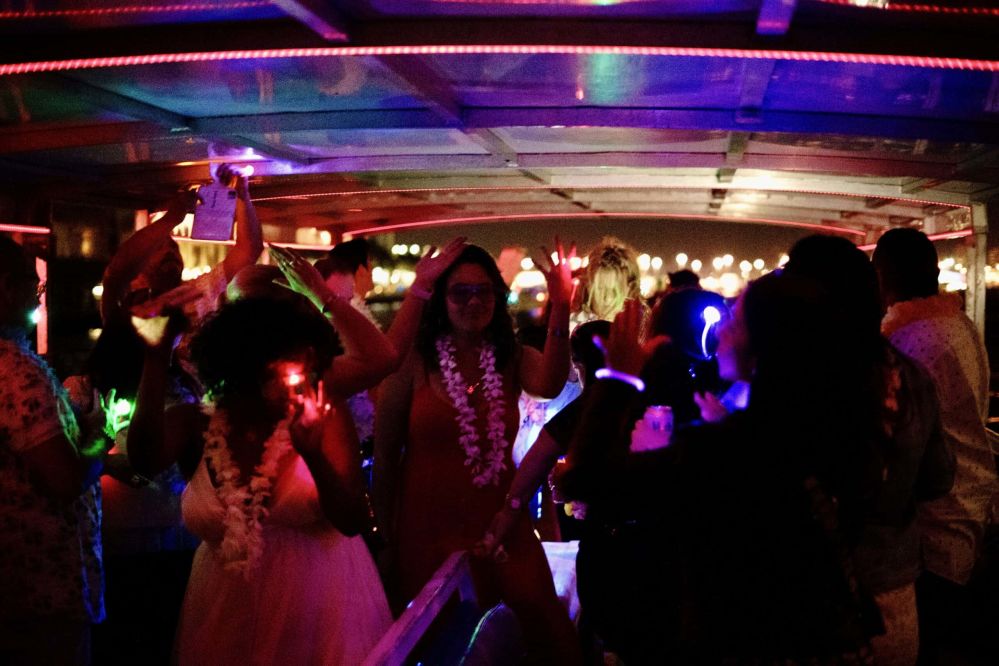 imagen de Crucero nocturno con fiesta en el mar