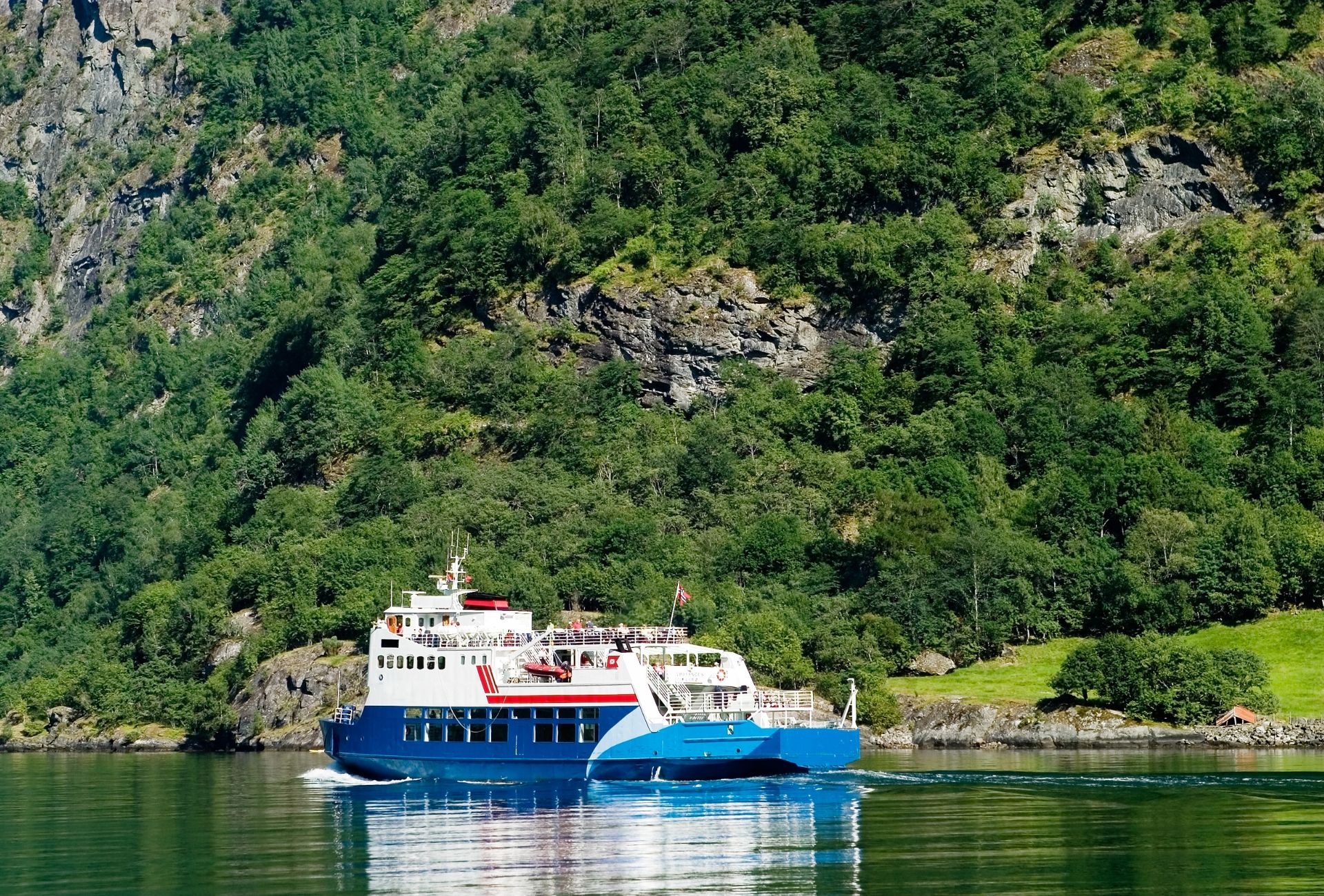 Paseo en barco por el Fiordo de los Sueños