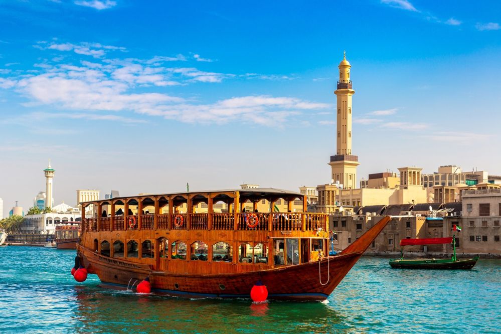 imagen de Cena en Crucero Dhow Marina con traslados compartidos con un chofer de habla inglés.